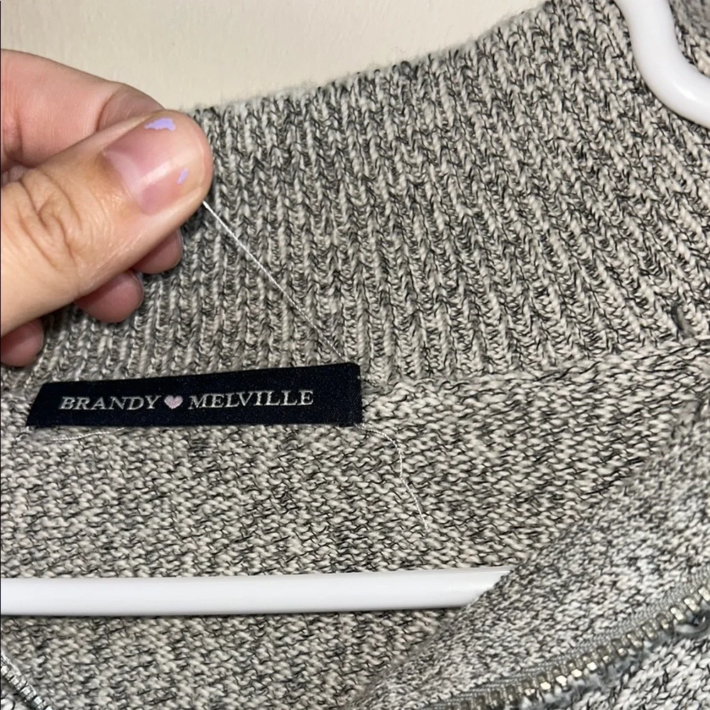 🌚Brandy Melville Gray Cropped Sweater - Picture 5 of 5